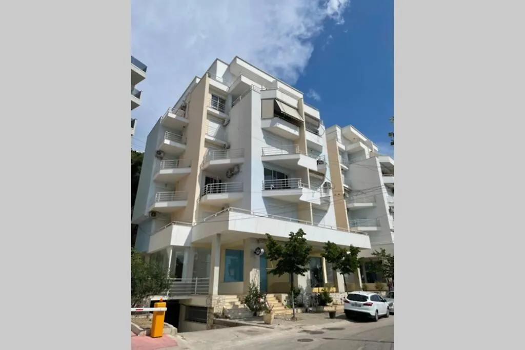 Golden Seaview Apartment Sarandë